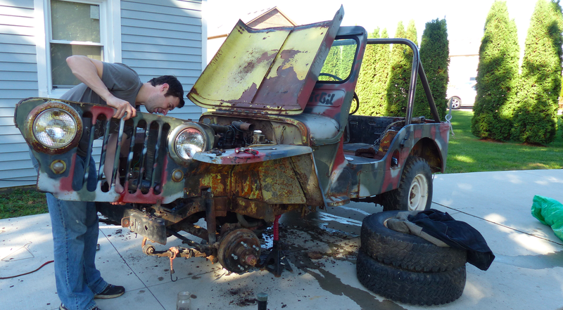 Illustration for article titled Here's What The Inside Of A Neglected World War II Jeep Engine Looks Like